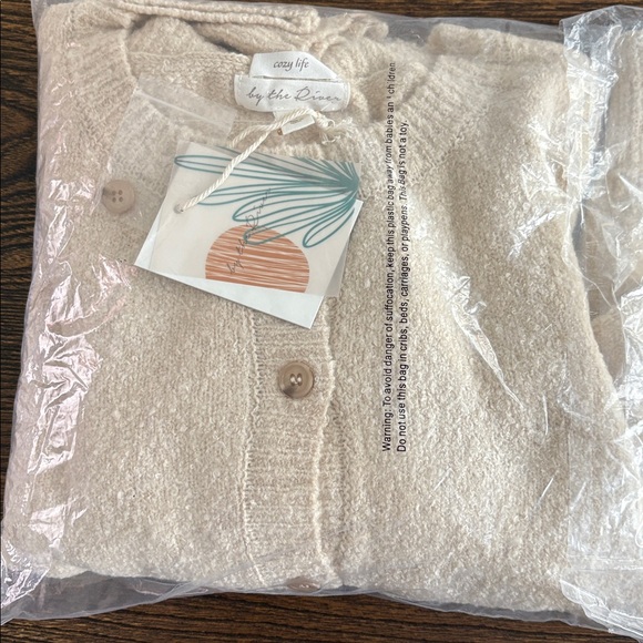 By The River Cozy Knit Button Front Cardigan Oatmeal Color NWT Size M - Picture 4 of 6